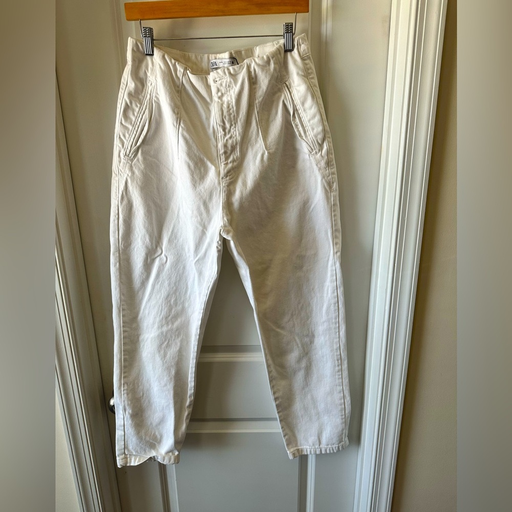 Zara capri pant new condition brand new. Size xl color white.